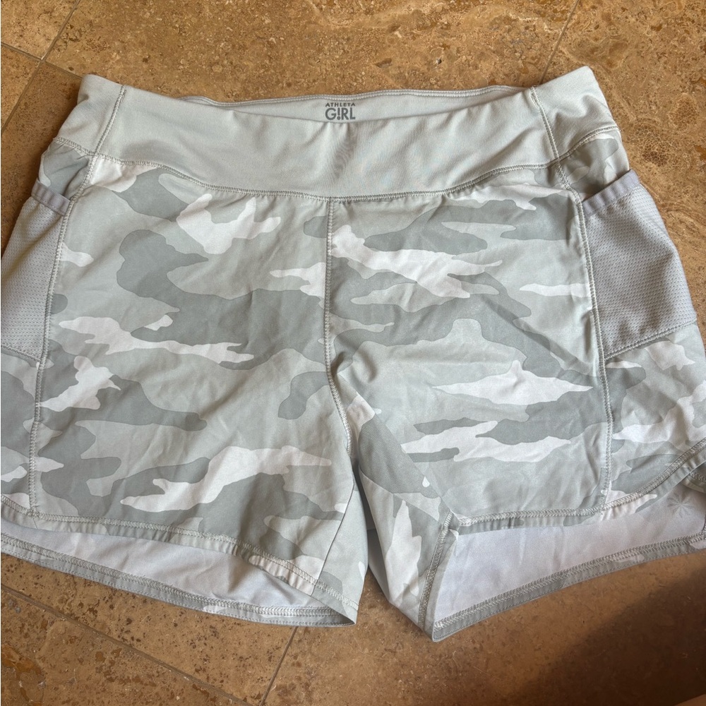 Athleta girl shorts size XL/14 green/blue camo with pockets